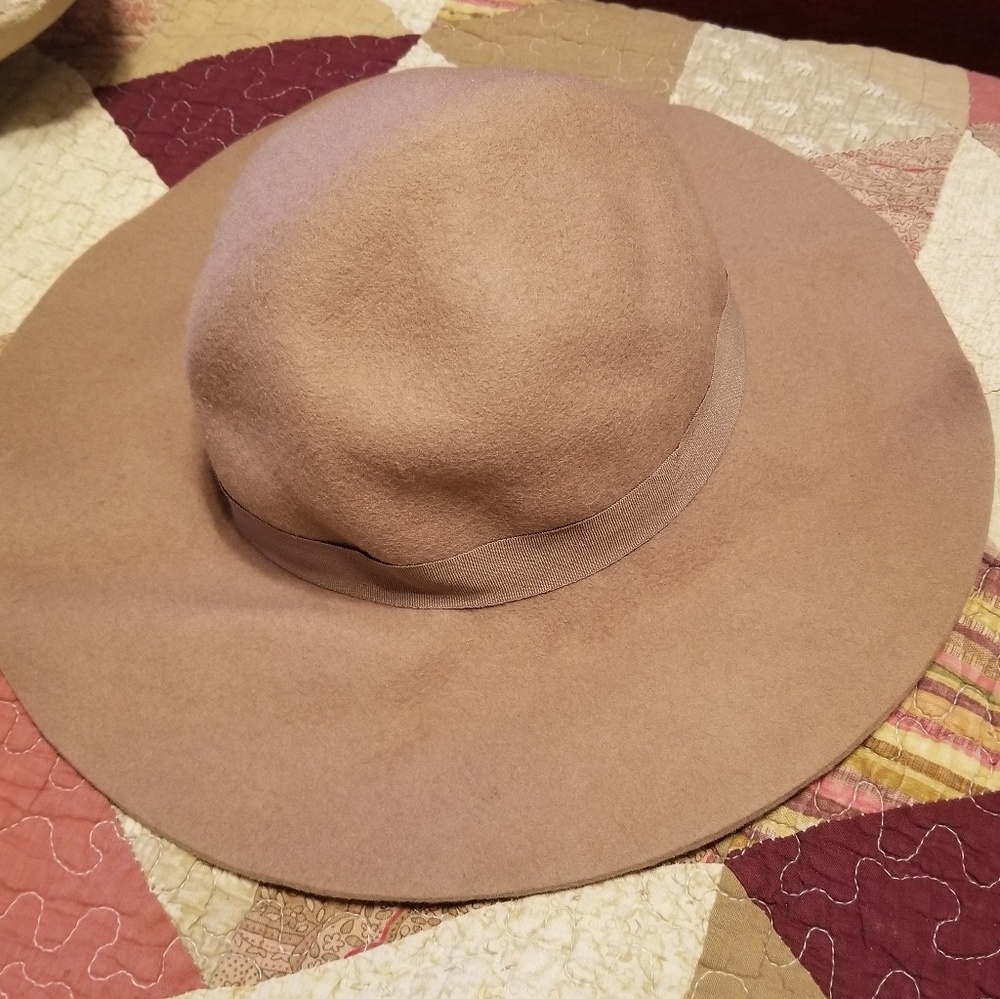 Floppy hat